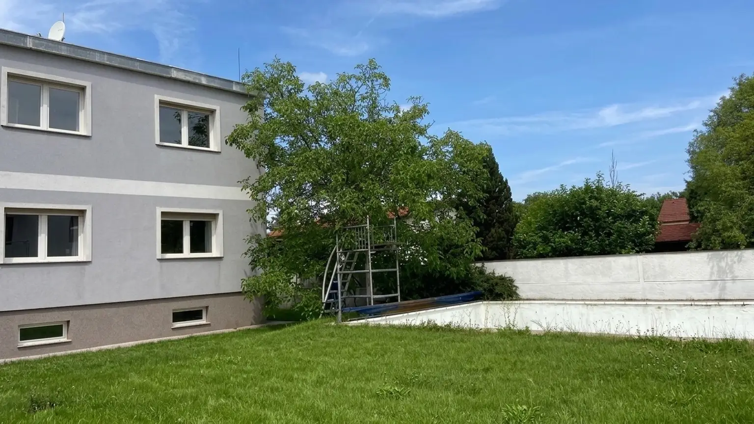 Großzügiges Zweifamilienhaus mit großem Garten und viel Potenzial