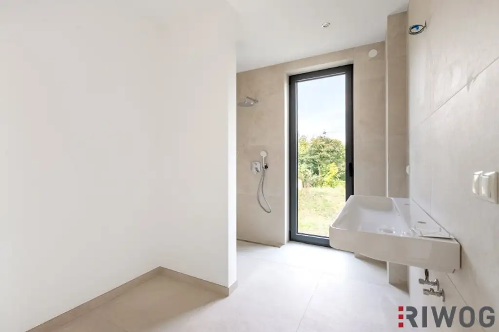 ERSTBEZUG | Exklusive Doppelhaus-Einheit | ca. 353 m² Garten | 4-5 Zimmer | Luftwärmepumpe | 2 KFZ-Stellplätze | 5 Min. ins Zentrum Perchtoldsdorf