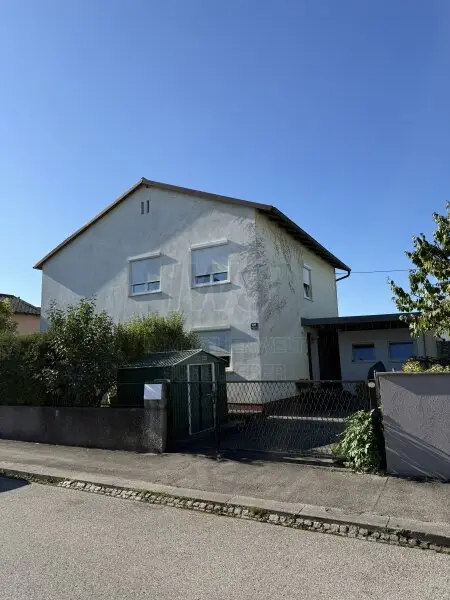 Großes Wohnhaus in Wels!     Besichtigungstermin SA 22.11. 10-12 Uhr!