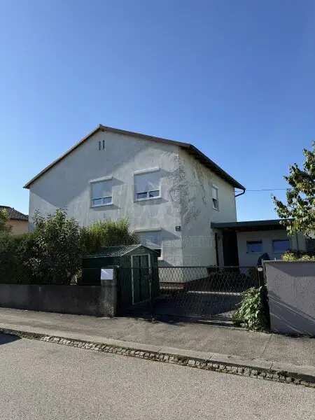 Großes Wohnhaus in Wels!     Besichtigungstermin SA 22.11. 10-12 Uhr!