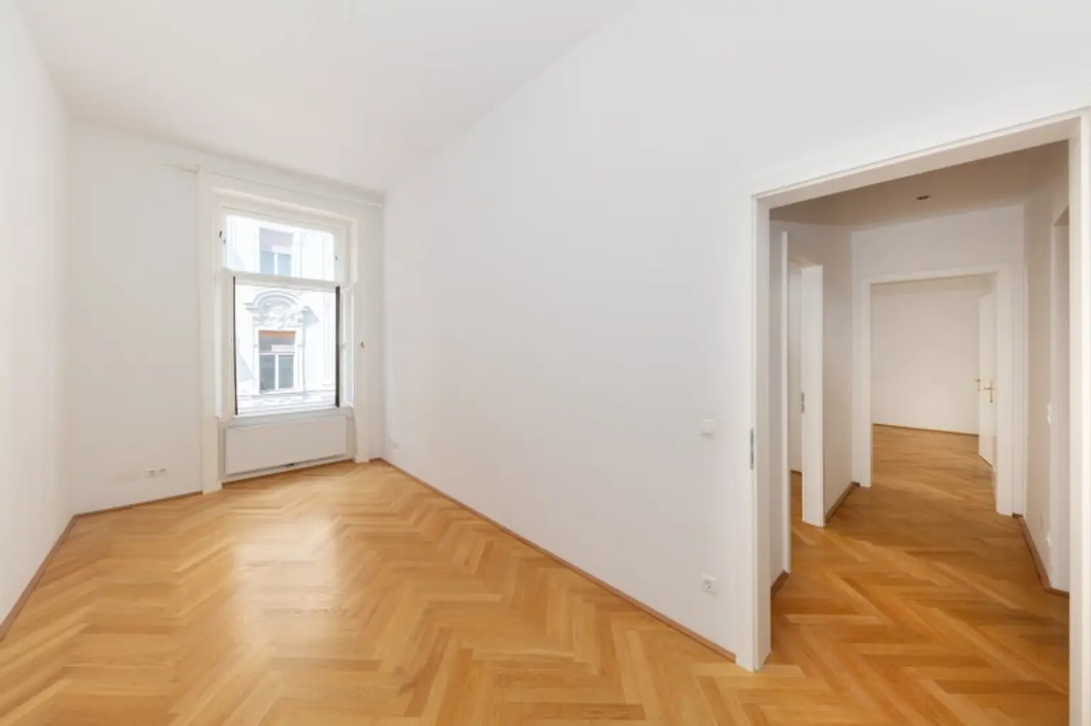 Stilvolle Altbauwohnung in Gründerzeit-Eckhaus – Toplage nahe Karlsplatz