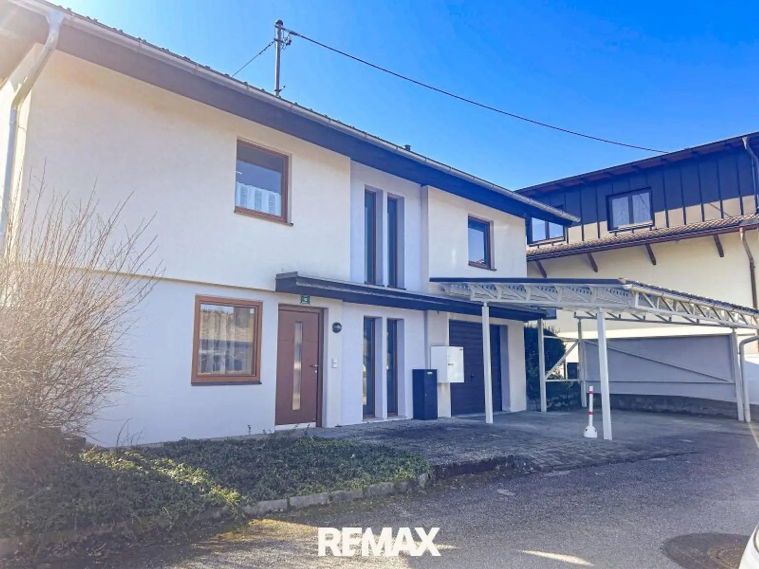 Hausansicht - Zufahrt