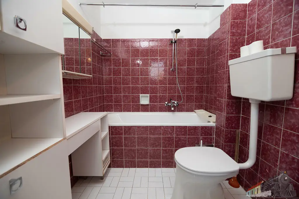 Architektenhaus mit Schwimmhalle in Ruhelage