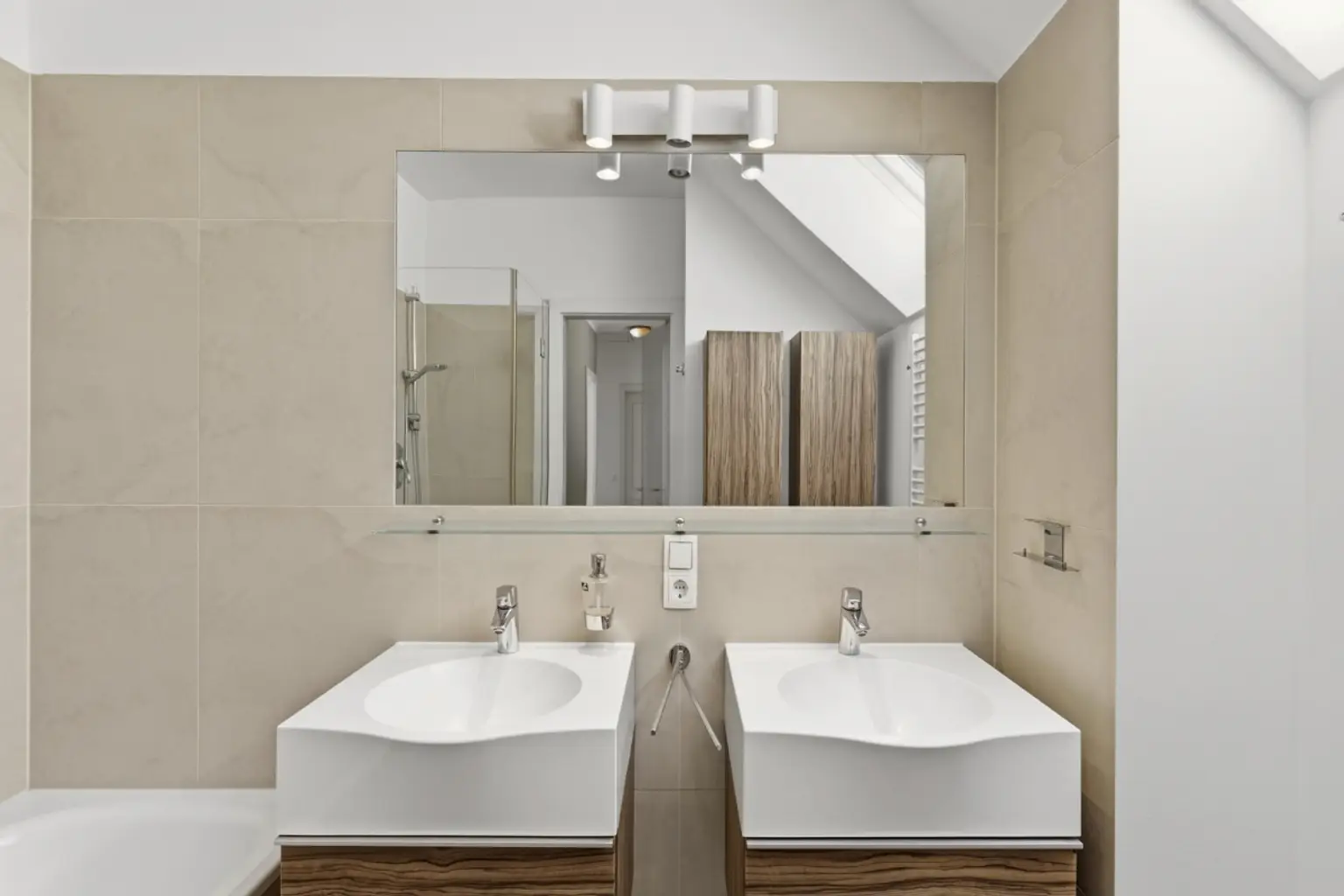 L | ++ NEU ++ CHARMANTES Reihenhaus in Ruhelage – Gießhübl | Prima Service Immobilien
