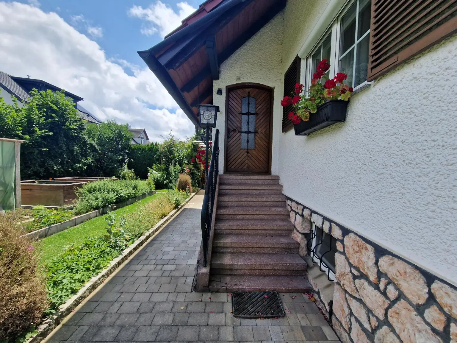 Solides Einfamilienhaus mit Charme und modernisierter Technik