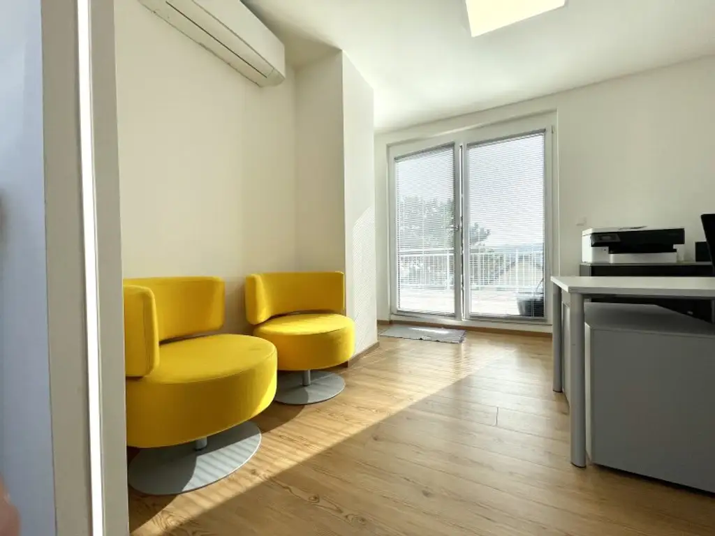 RARITÄT - PENTHOUSE MIT WINTERGARTEN UND TRAUMTERRASSE - KLIMAANLAGE UND ZWEI GARAGENPLÄTZE - TOP- INFRASTRUKTUR