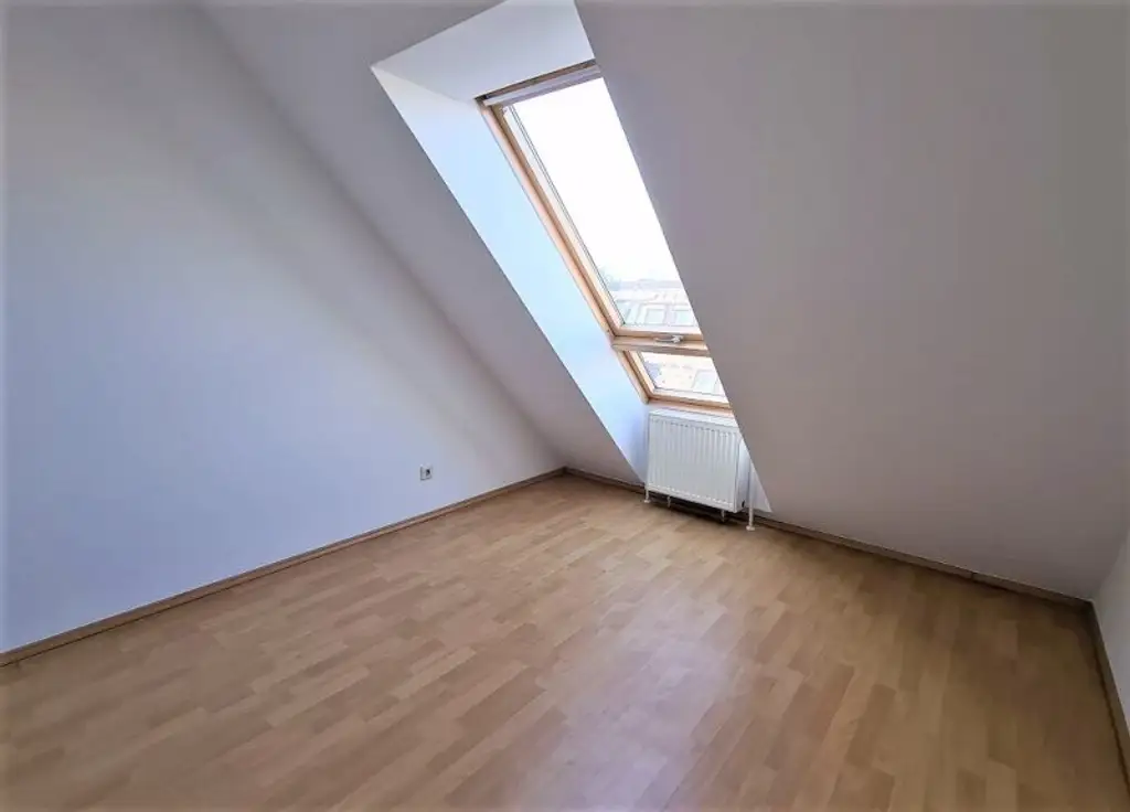 TERRASSENHIT, DACHGESCHOSS, 81 m2 Maisonette mit 12 m2 Terrasse, 3 Zimmer, Küche, Galerie, Wannenbad, Augarten-Nähe
