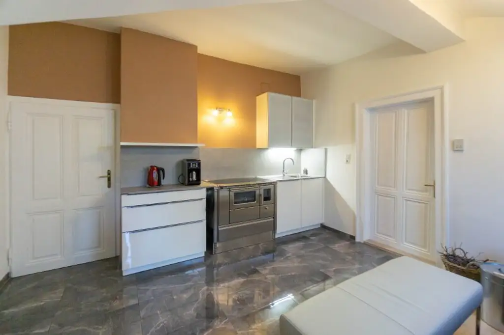 Schlossartige Villa auf über 6.600 m² teilbarem Bauland in einzigartiger Lage Pressbaums