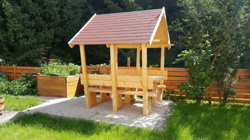 *** UNBEFRISTET *** KFZ STELLPLATZ *** GEMEINSCHAFTSGARTEN ***