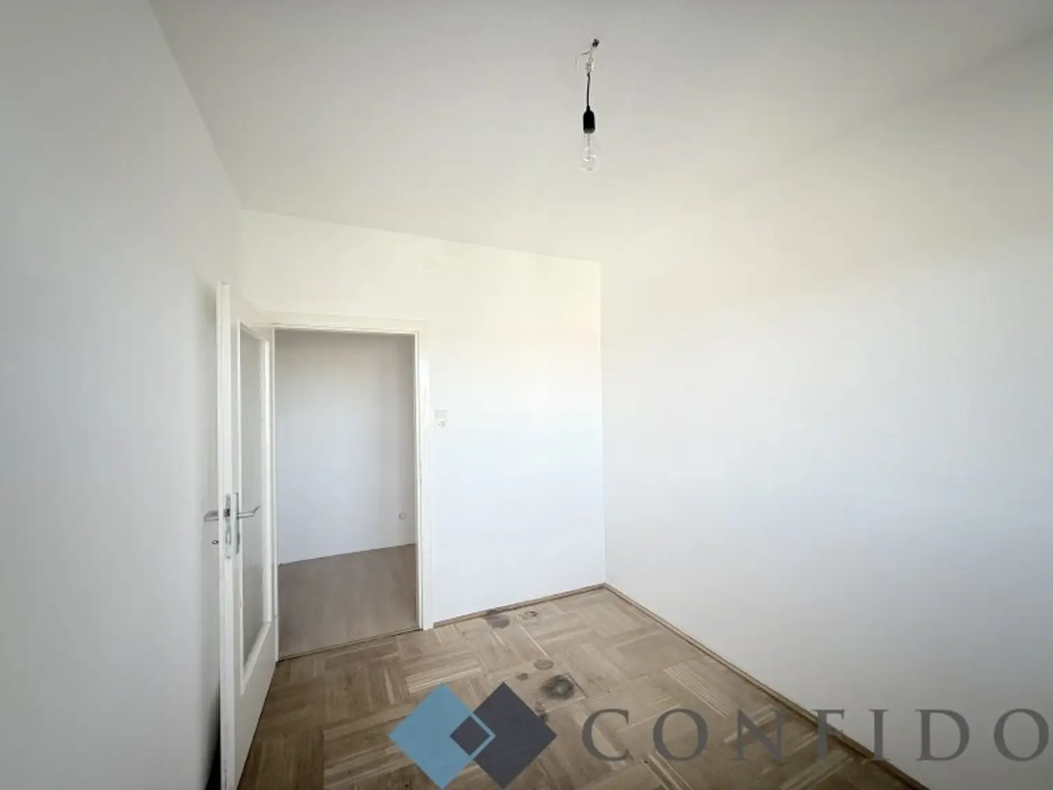 Wohnen nach Wunsch – sanierungsbedürftige 3-Zimmer-Wohnung mit Loggia und Stellplatz