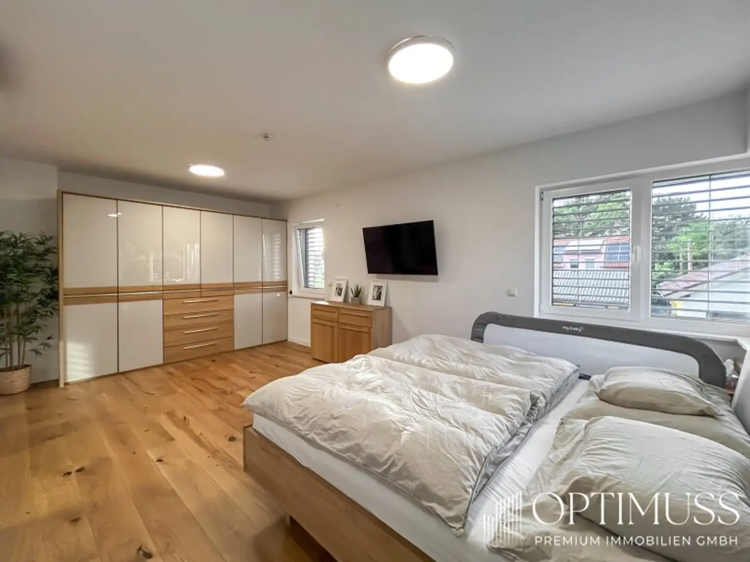 Moderne Doppelhaushälfte mit Terrasse, Pool , Garten & hochwertiger Ausstattung - Exklusives Wohnen in Gerasdorf !