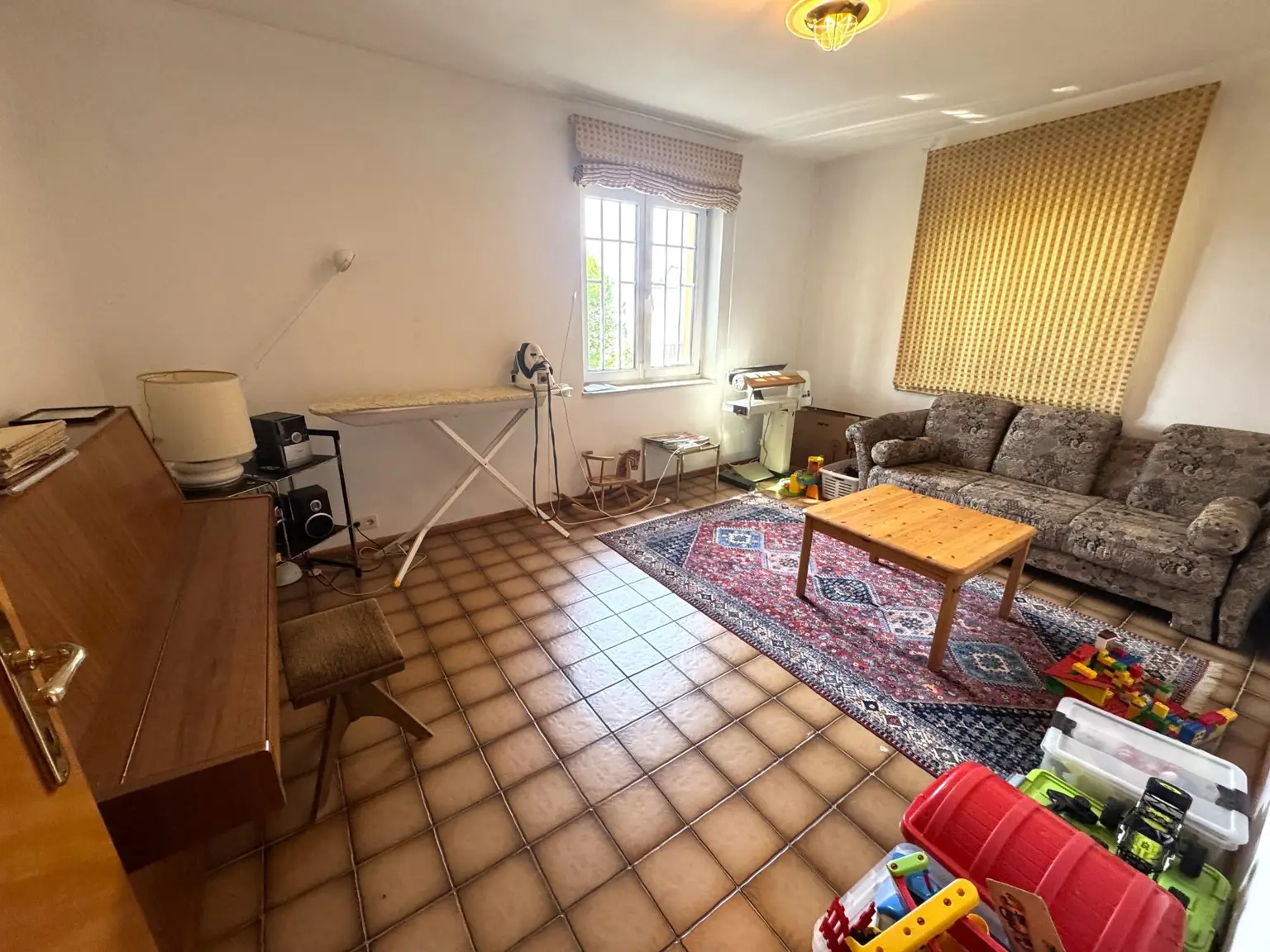 Großzügiges Einfamilienhaus mit Pool, Wintergarten und Doppelgarage mitten im Grünen!