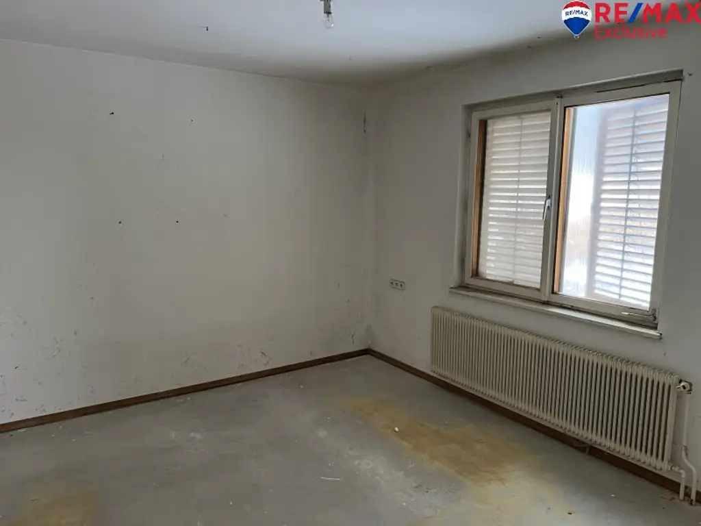 Der Hohen Wand und dem Schneeberg so nah! Sanierungsbedürftiges Einfamilienhaus mit Garten und Garage!