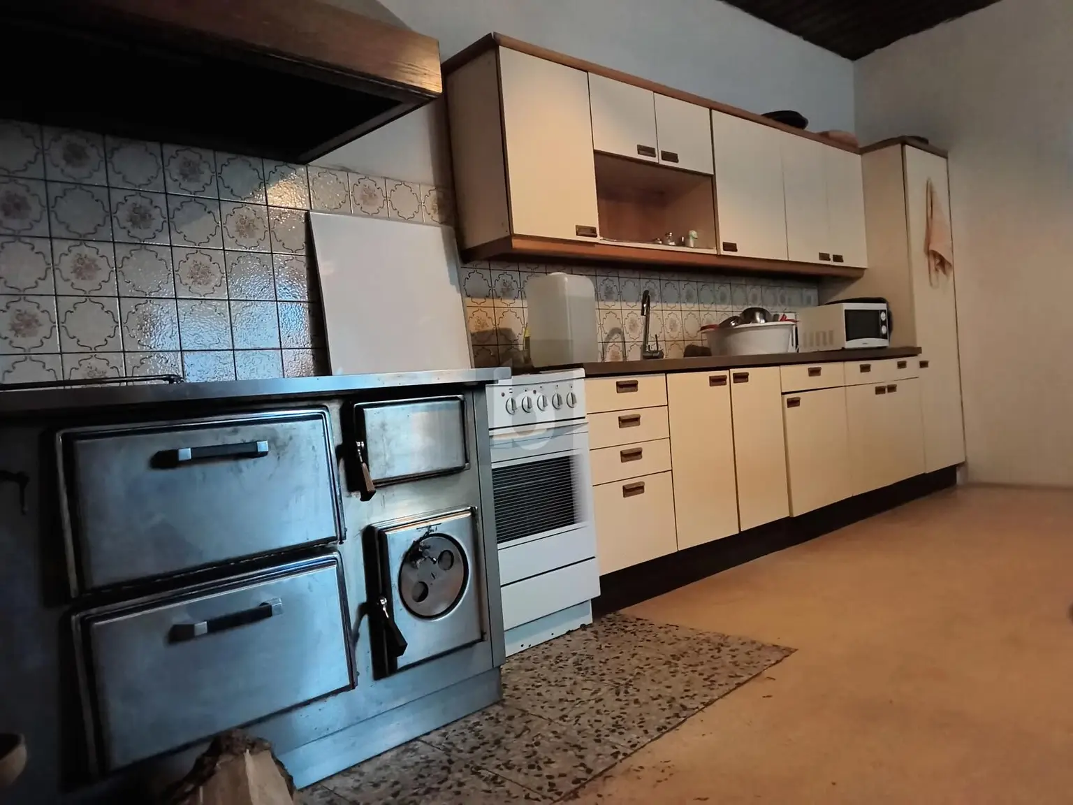 CHARMANTES WOHNEN MIT GROßEM HOF, TIERHALTUNG & VIEL PLATZ FÜR FAMILIEN!