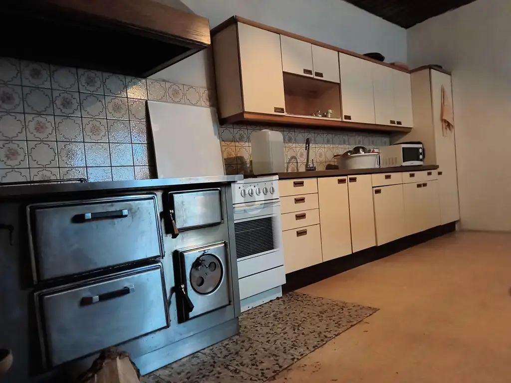 CHARMANTES WOHNEN MIT GROßEM HOF, TIERHALTUNG & VIEL PLATZ FÜR FAMILIEN!