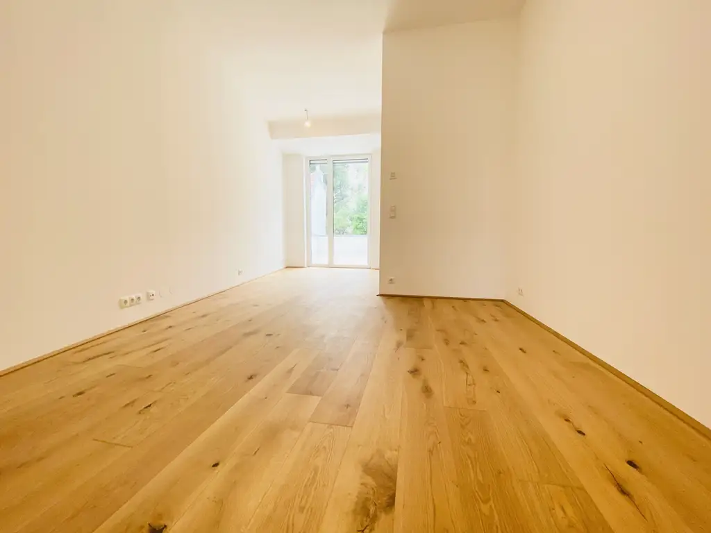 Erstbezug nach Sanierung - mit hofseitiger Terrasse