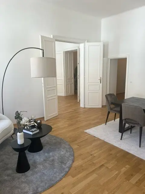 UNBEFRISTET: Charmante Altbauwohnung nahe Volkstheater