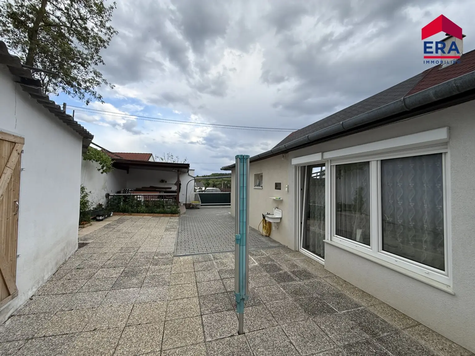 Modernisiertes Einfamilienhaus mit Innenhof, Garage und herrlichem Fernblick in 2164 Neuruppersdorf