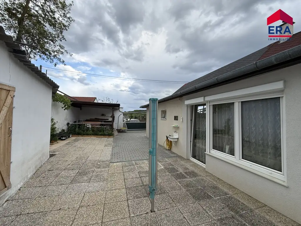 Modernisiertes Einfamilienhaus mit Innenhof, Garage und herrlichem Fernblick in 2164 Neuruppersdorf