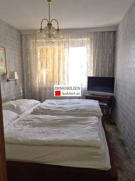 ****GELEGENHEIT, SONNIGE EIGENTUMSWOHNUNG MIT LOGGIA, ALLE NEBENRÄUME, HOHER LIFTSTOCK