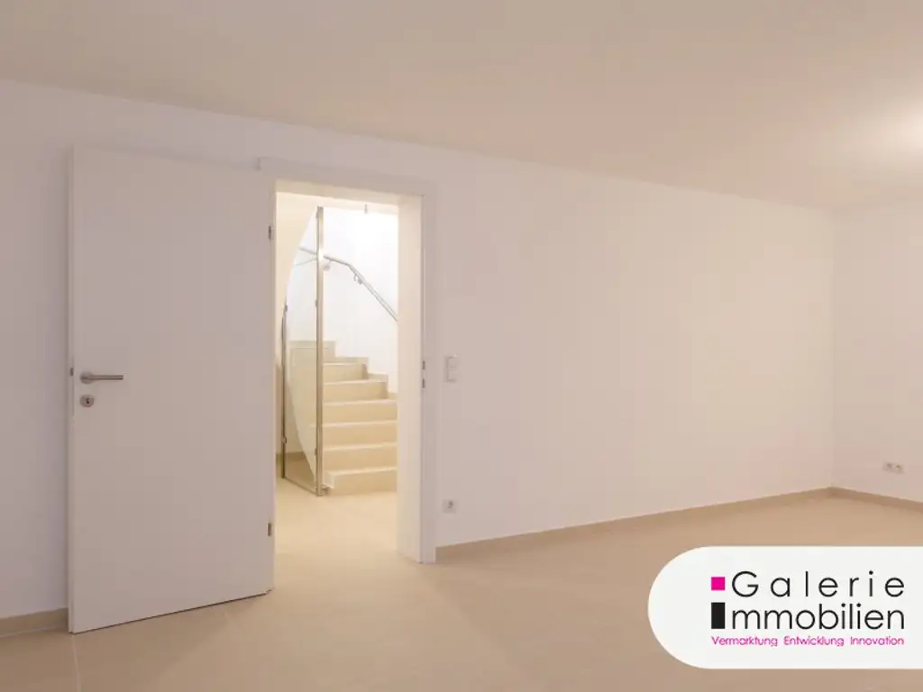 Erstbezug: Sehr schöne, helle und ruhige Doppelhaushälfte (links) mit 4 Zimmern, Eigengarten und Panoramablick-Dachterrasse!