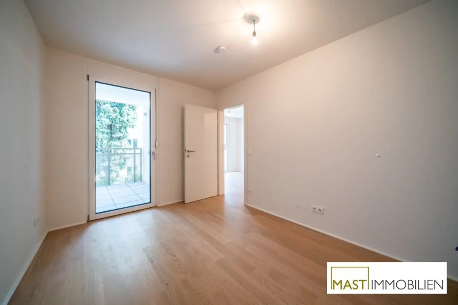 *Beziehbar sofort* 2-Zimmer Wohnung beim Kagraner Platz