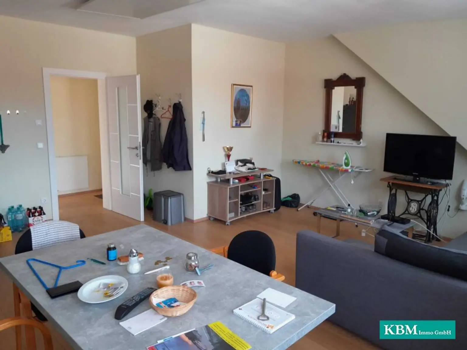 Zweifamilienhaus mit 2 getrennten Wohneinheiten in ruhiger Lage steht zum Verkauf!