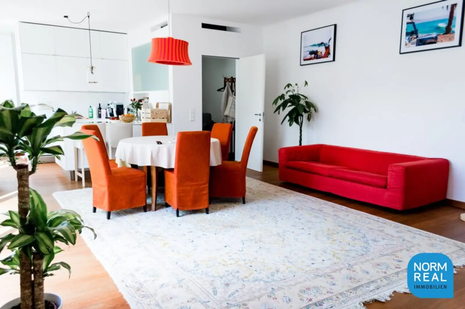 Komplett möblierte Dachgeschosswohnung mit Terrasse