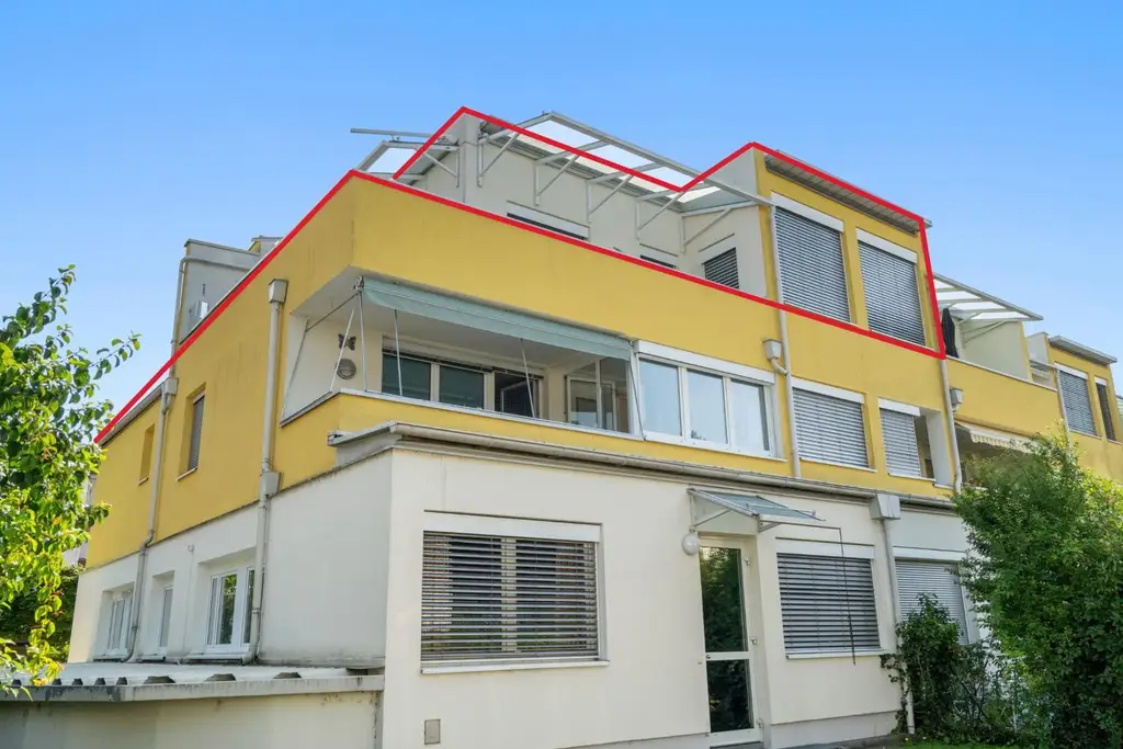 Stilvolle 4-Zimmer-Wohnung im Penthouse-Flair mit Dachterrasse