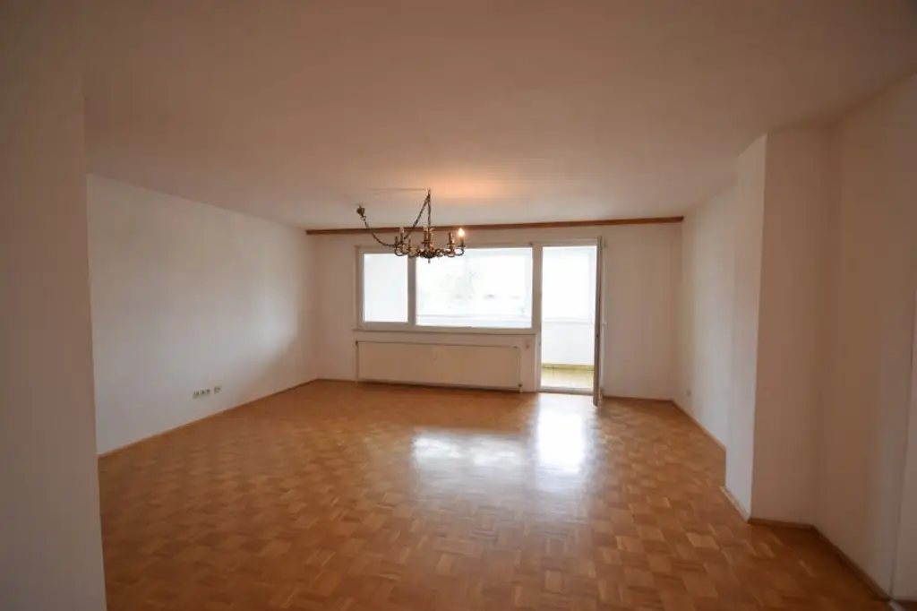 "BERGHEIM - Große helle 2,5 Zimmer Wohnung mit Loggia nähe Lokalbahnhaltestelle"