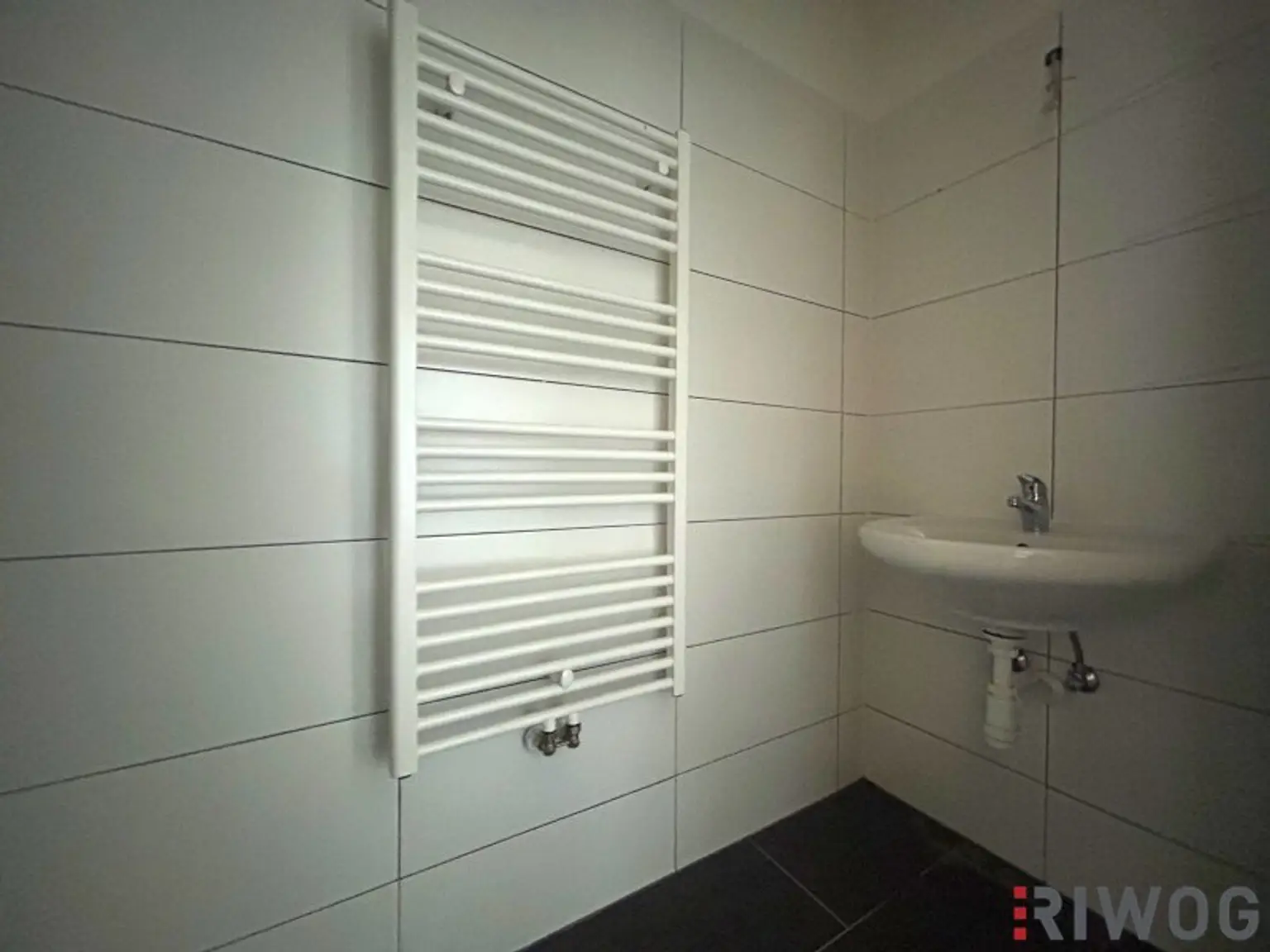 Balkonwohnung im Dachgeschoss - 3 Zimmer mit Wohnküche - Nähe Quellenstraße und Matzleinsdorfer Platz