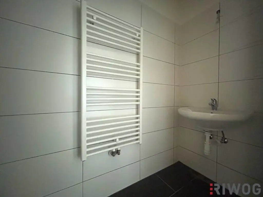 Balkonwohnung im Dachgeschoss - 3 Zimmer mit Wohnküche - Nähe Quellenstraße und Matzleinsdorfer Platz