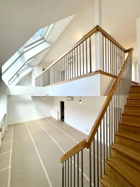 NEU! Lichdurchflutete Maissonette Dachgeschosswohnung mit Dachterrasse im Servitenviertel zu vermieten! Mit Blick auf Stephansdom und Kahlenberg!