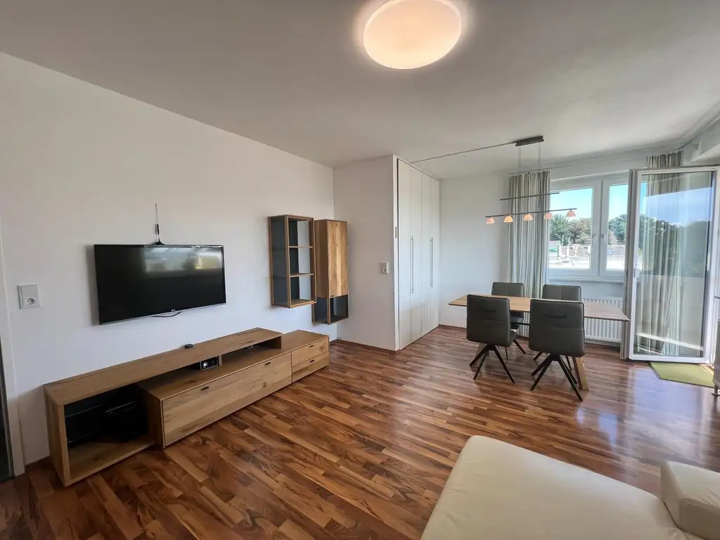 Großzügige 3-Zimmer-Wohnung mit Loggia in zentrumsnaher Lage