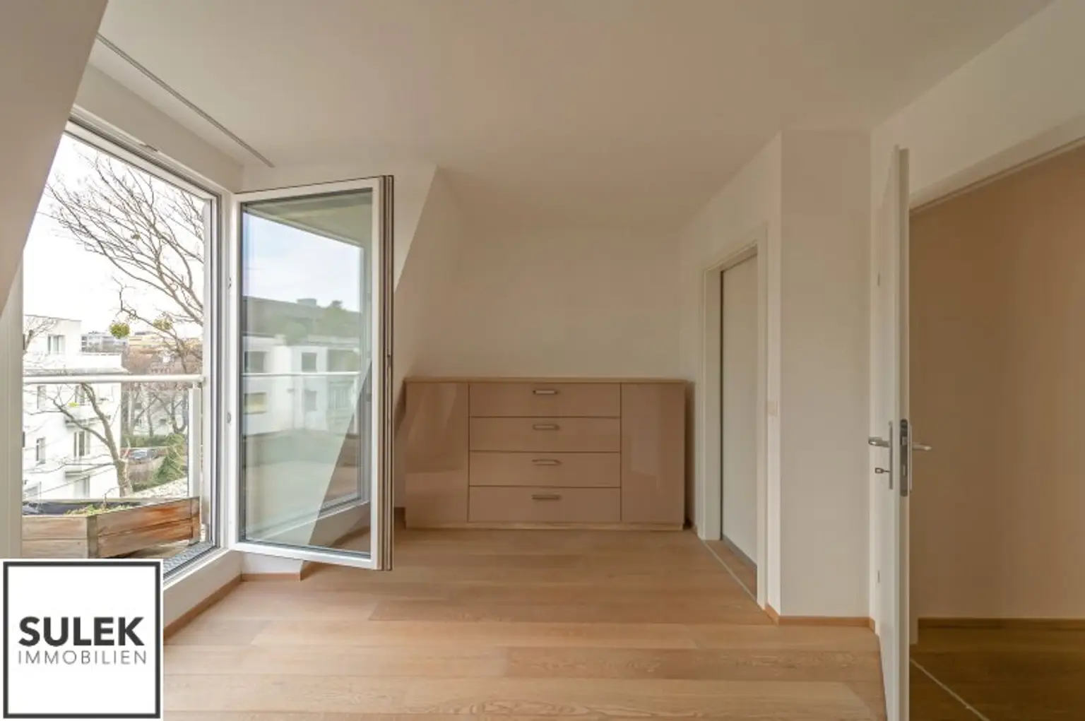 traumhafte Wohnung mit großen Terrassen, 2 separaten Schlafbereichen und 2 Stapelparkplätzen