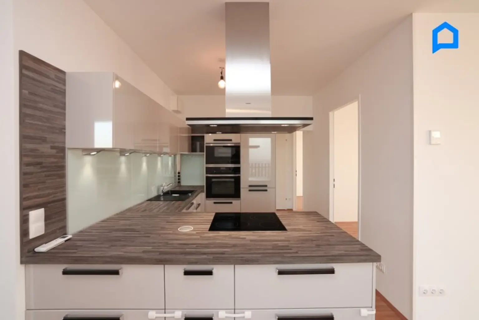 * CITY GATE TOWER * Weitblick über Wien * helle 3 Zimmer * große Loggia* Balkon* Top Küche* Klimaanlage *