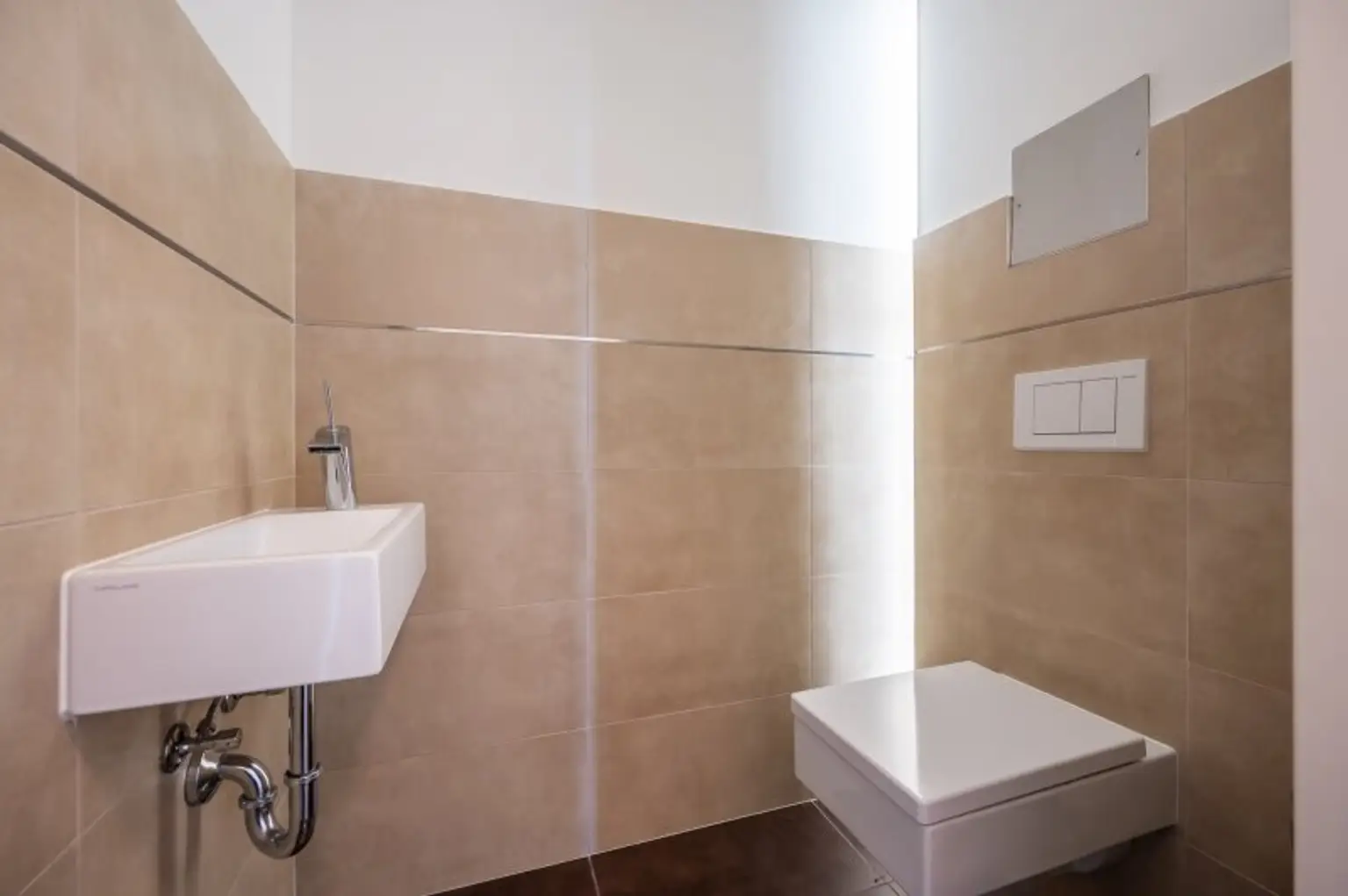 Panoramaliebling: Luxuriöse DG-Wohnung mit Dachterrasse und Fernblick