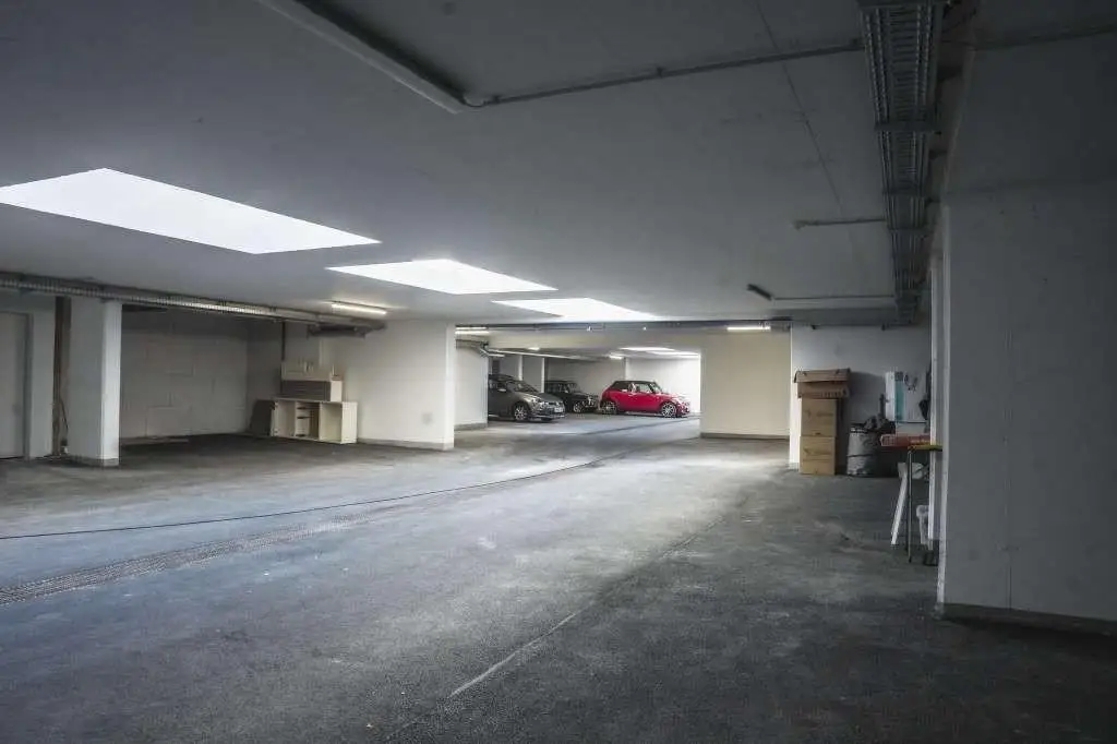 "Nur noch eine Einheit! Luxus-Doppelhaus mit Tiefgarage, Keller, Dachterrasse & Smart-Home - auf Eigengrund!"</"