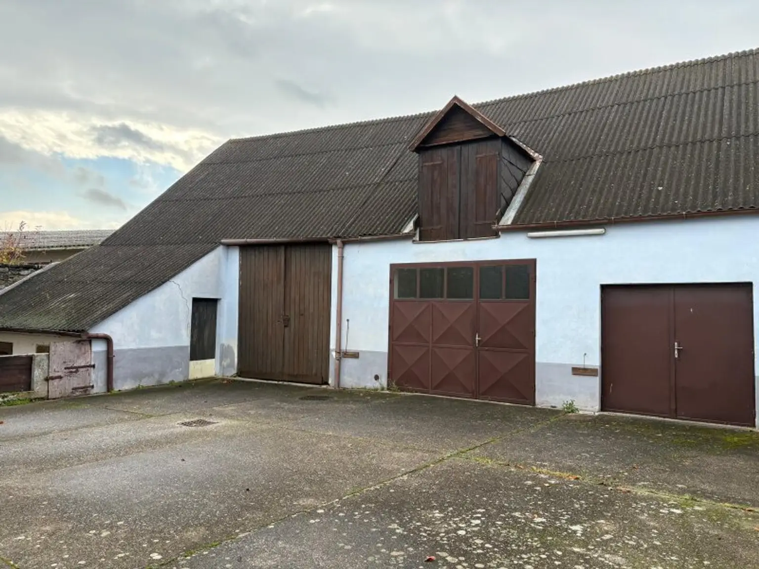 Größzügiges Zweifamilienhaus im Herzen von Breitenbrunn