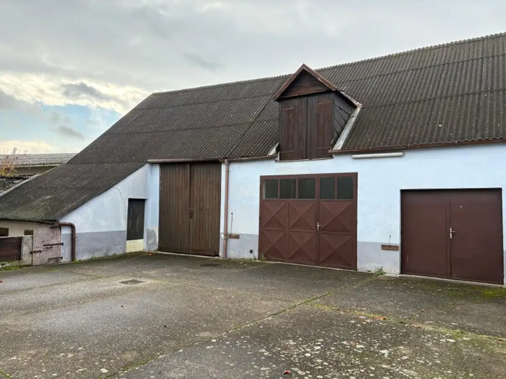 Größzügiges Zweifamilienhaus im Herzen von Breitenbrunn