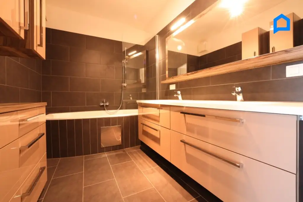 * CITY GATE TOWER * Weitblick über Wien * helle 3 Zimmer * große Loggia* Balkon* Top Küche* Klimaanlage *
