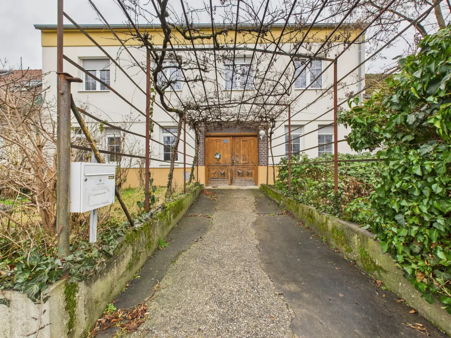 2. Haus straßenseitig