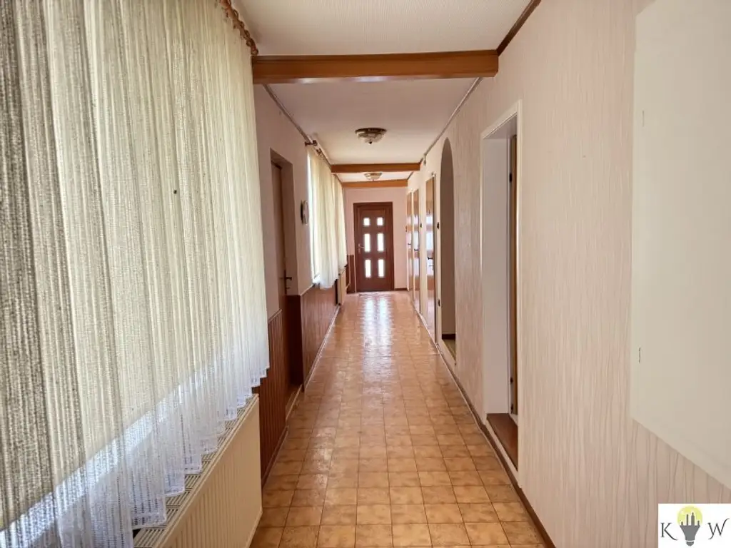 Charmantes Wohnhaus mit vielseitigem Wirtschaftsgebäude & Pool – Wohnen und Arbeiten unter einem Dach!