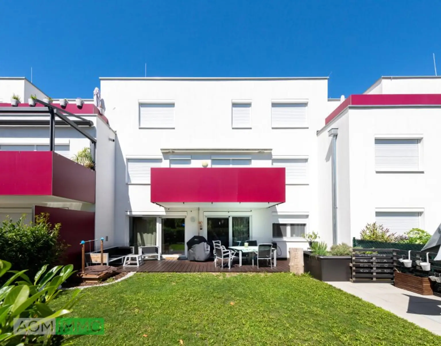 Neuwertige Gartenwohnung mit Terrasse & 2 Tiefgaragenplätzen – Wohnen im Grünen, nahe Wien