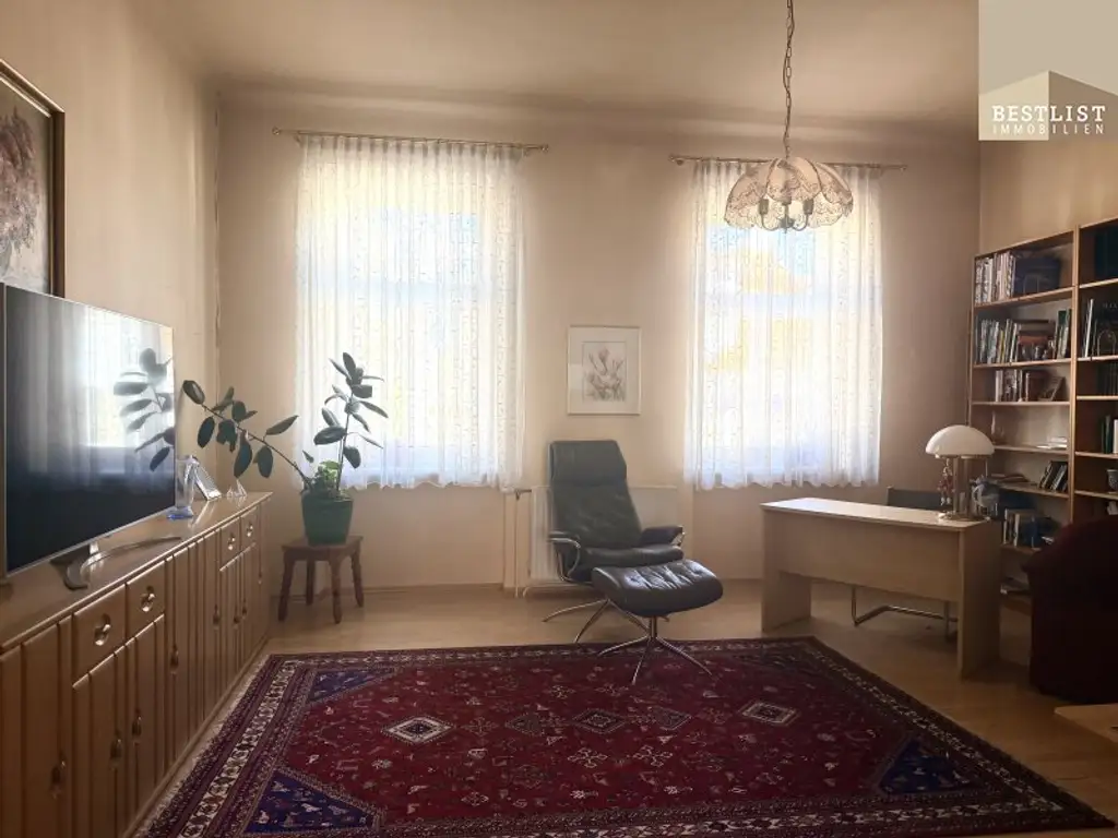 Charmantes Stadthaus in Baden – ruhige Lage mit großem Garten & Entwicklungspotenzial