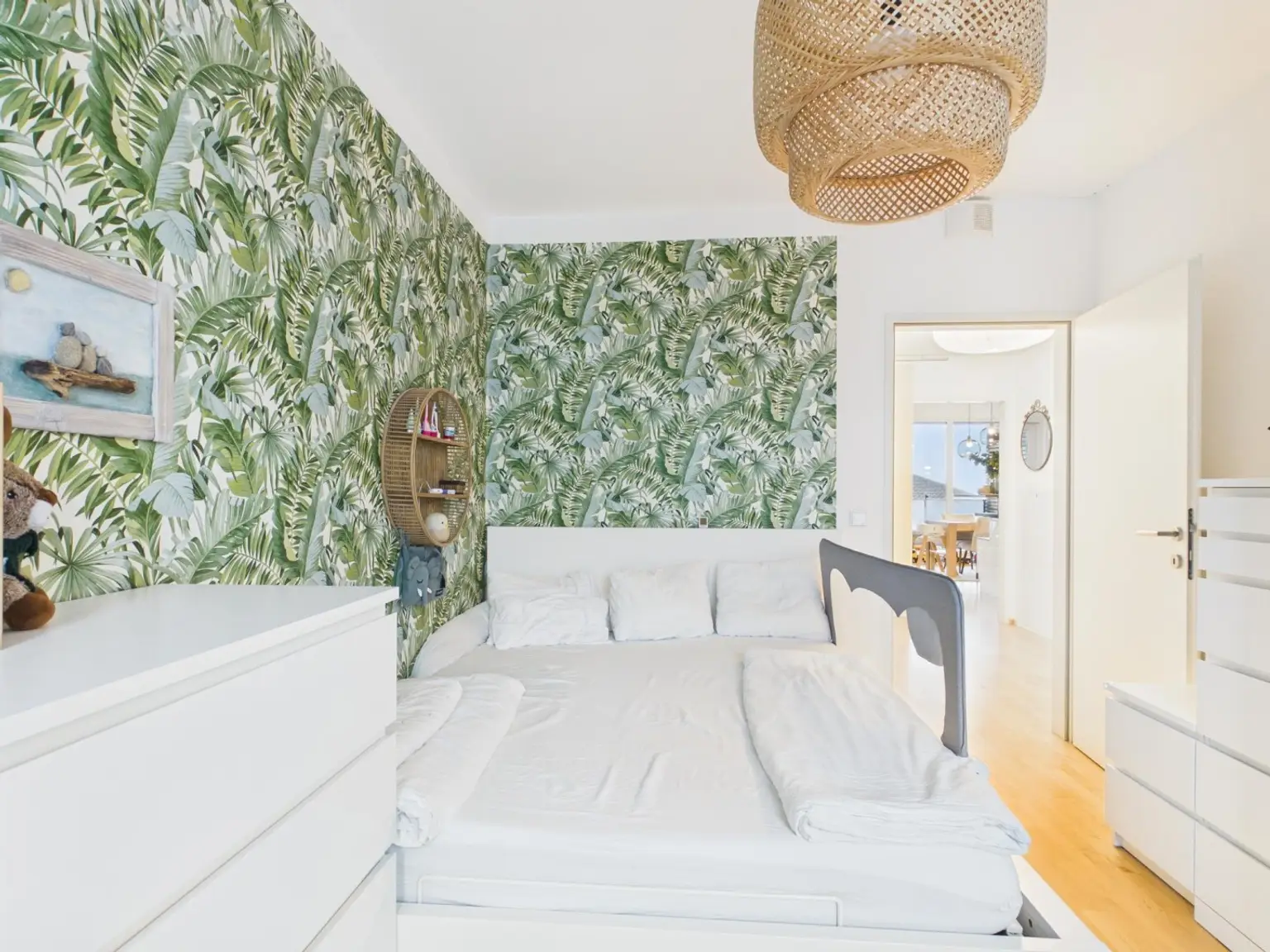 CAM04191G0-PR0084-STILL011