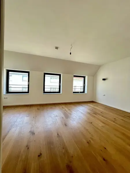Exklusive Dachgeschosswohnung mit Grün-Blick in Top-Lage - Luxusausstattung