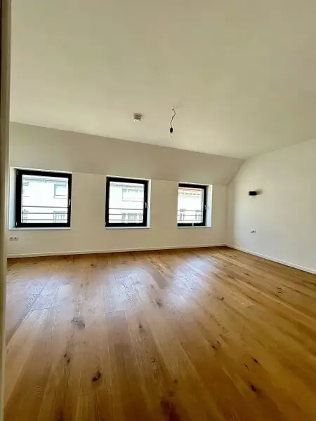 Exklusive Dachgeschosswohnung mit Grün-Blick in Top-Lage - Luxusausstattung