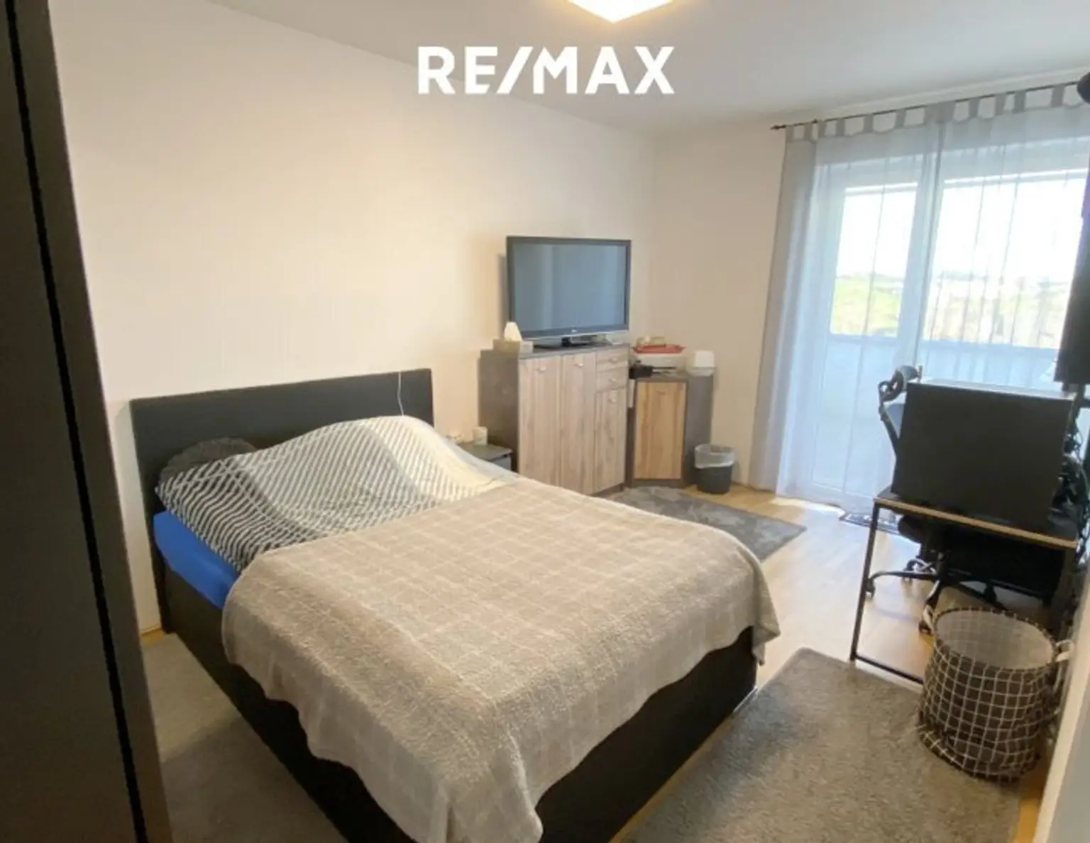 Neuwertige Dreizimmerwohnung in Neukirchen an der Vöckla, nur ca. € 210.000.- zu finanzieren.