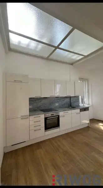 Einmalige Dachgeschosswohnung am Naschmarkt – Mit Vision veredelbar zum 215 m² PENTHOUSE-Juwel mit einmaligen 360°-Blick über Wien
